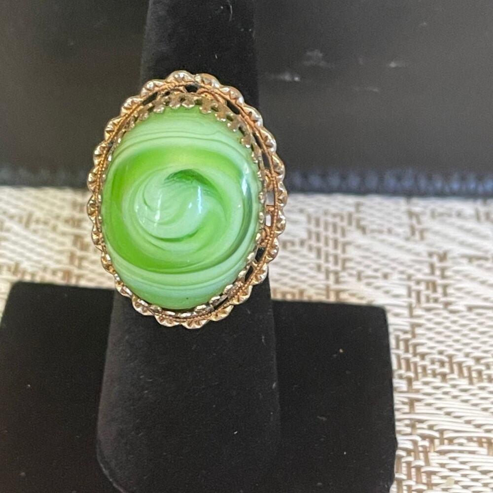 Vintage green stone cocktail ring adj band